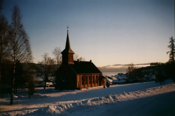 Holla Kirke en vinterdag.
Church in Winter.