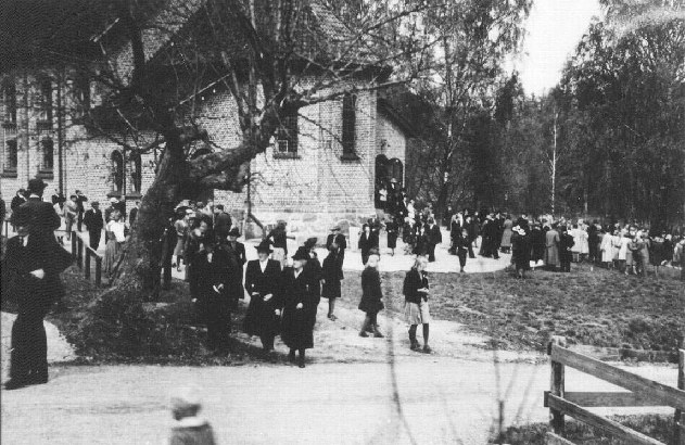 Holla Kirke 17 Mai 1942 b.